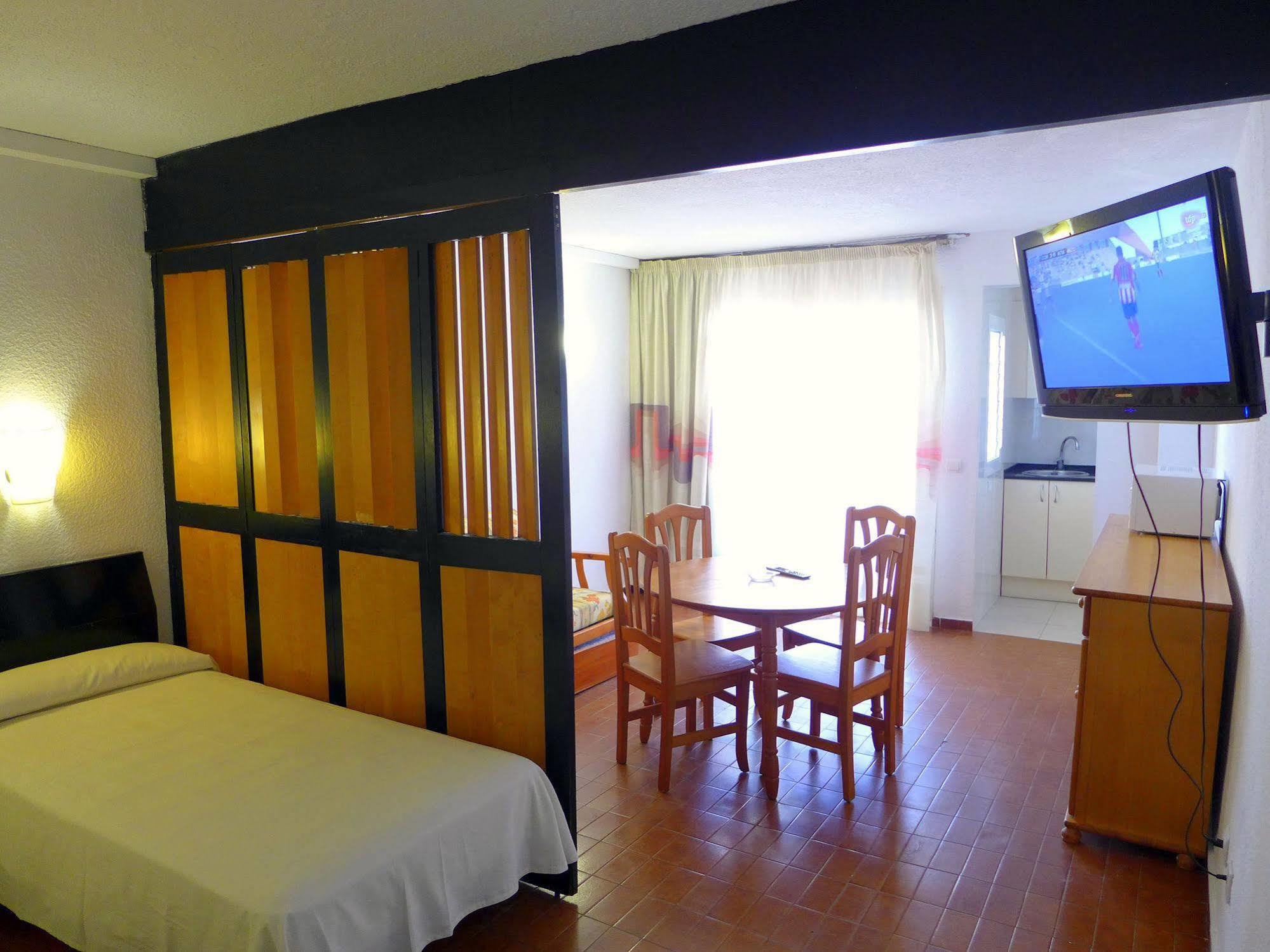 Apartamentos Alboran-Arysal 萨洛 外观 照片